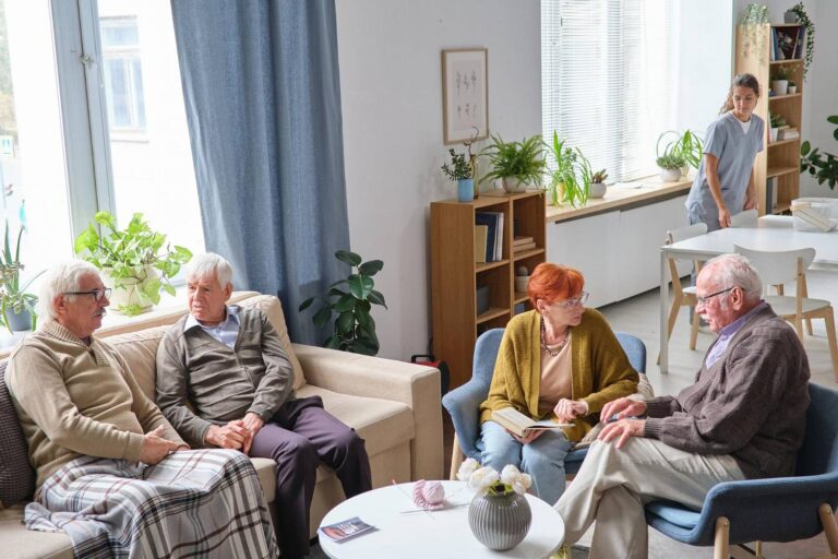 Firany i tkaniny trudnopalne w placówkach medycznych, hotelach i domach seniora – czym kierować się przy wyborze?
